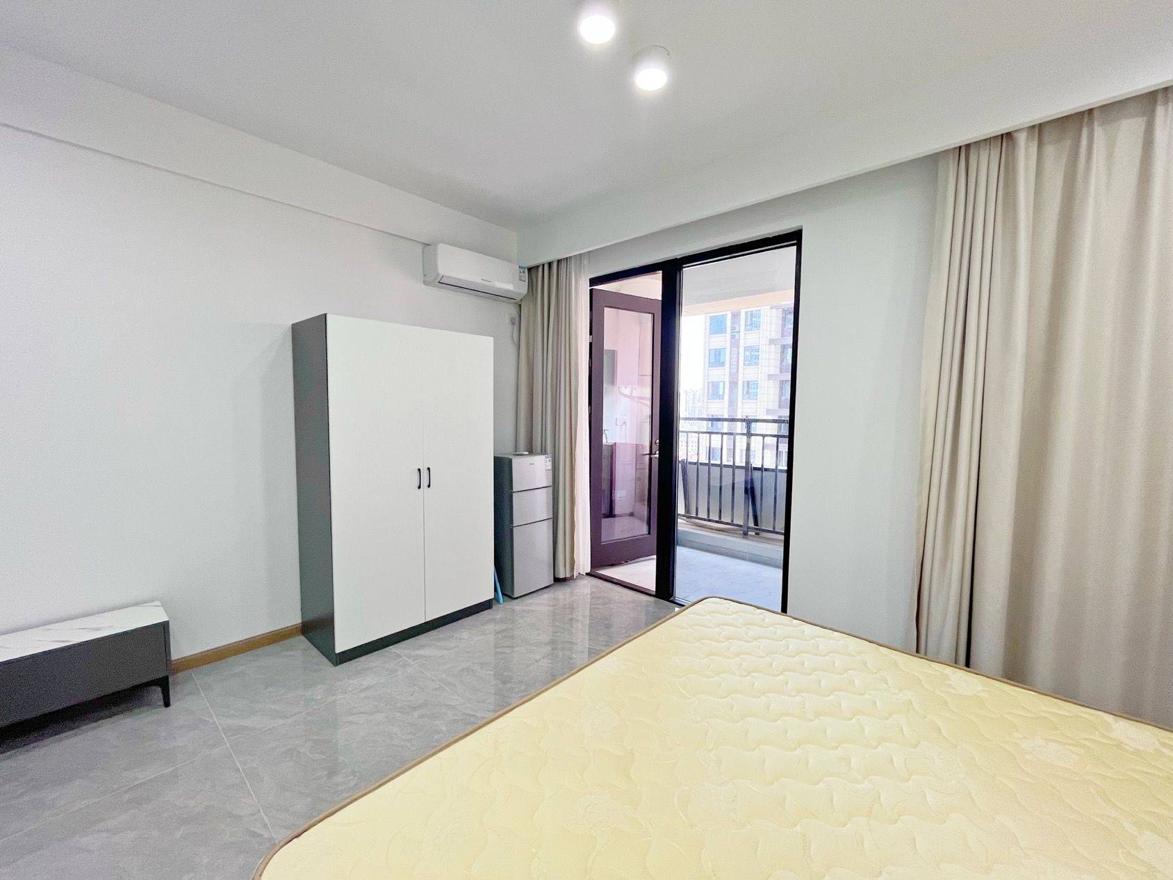 Wuhan-Hongshan-Cozy Home,Clean&Comfy,No Gender Limit,Hustle & Bustle,“Friends”,Chilled,Pet Friendly