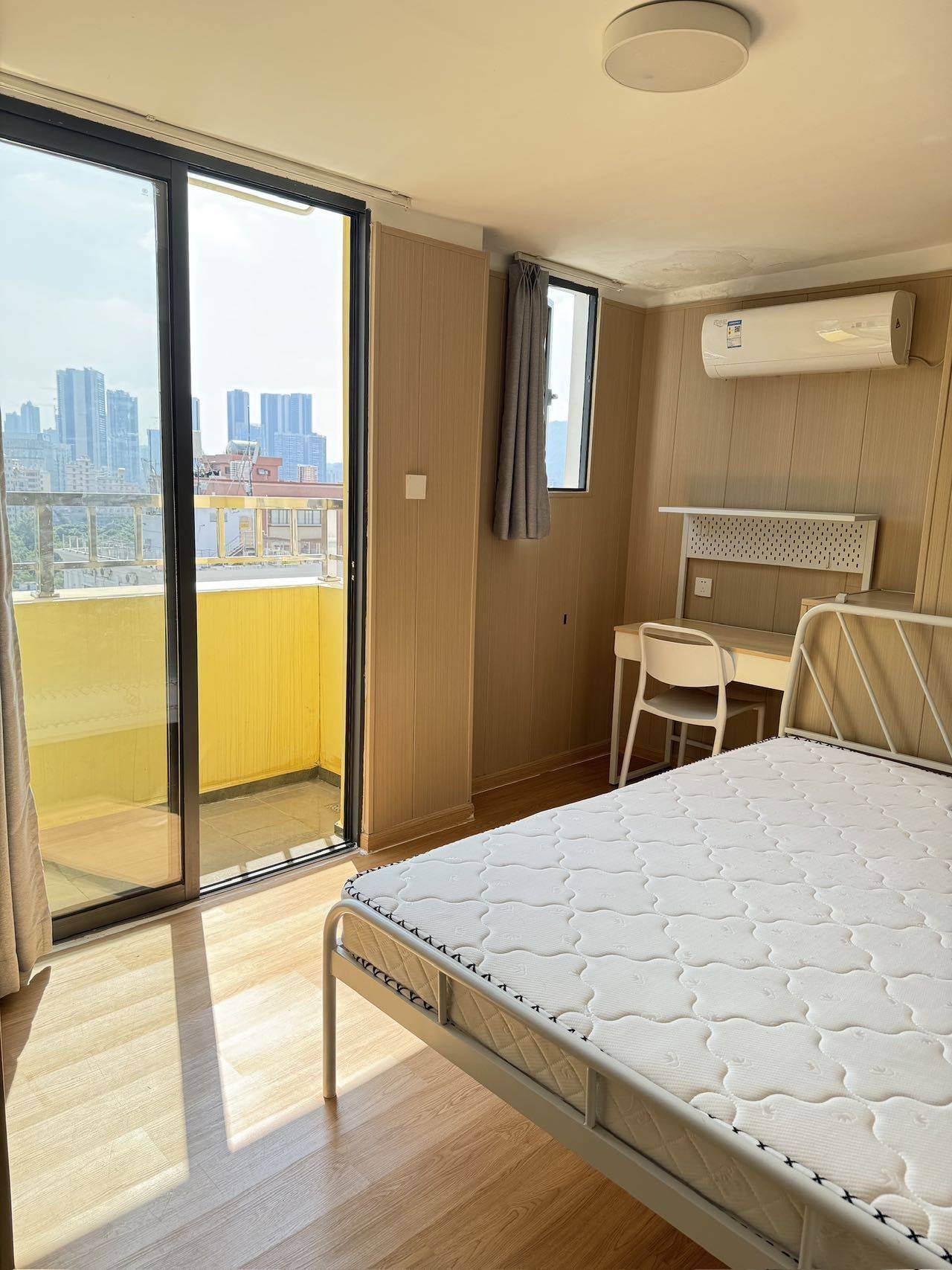 Shenzhen-Longhua-Clean&Comfy,No Gender Limit,Hustle & Bustle