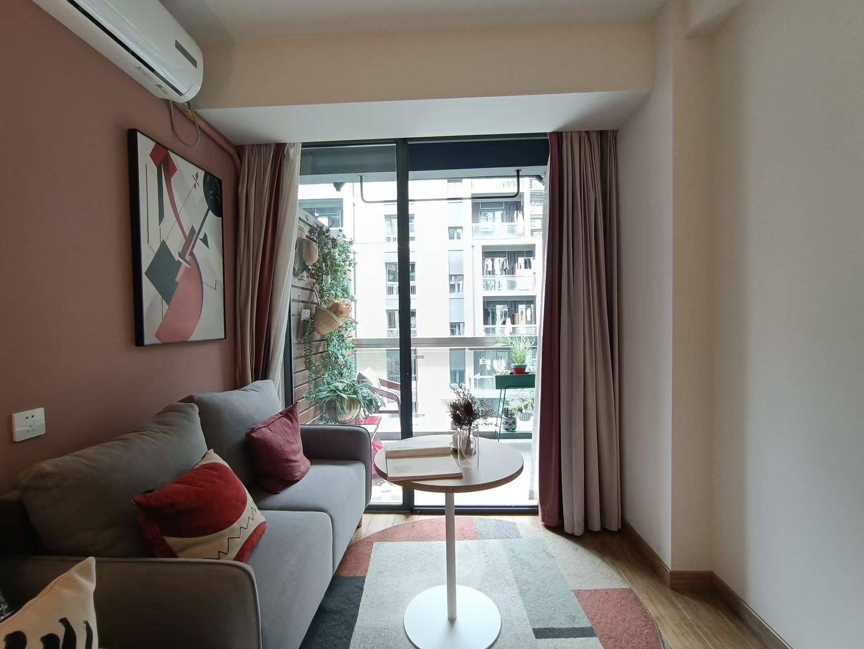 Shanghai-Pudong-Cozy Home,Clean&Comfy,No Gender Limit,Hustle & Bustle,“Friends”,Chilled,LGBTQ Friendly,Pet Friendly