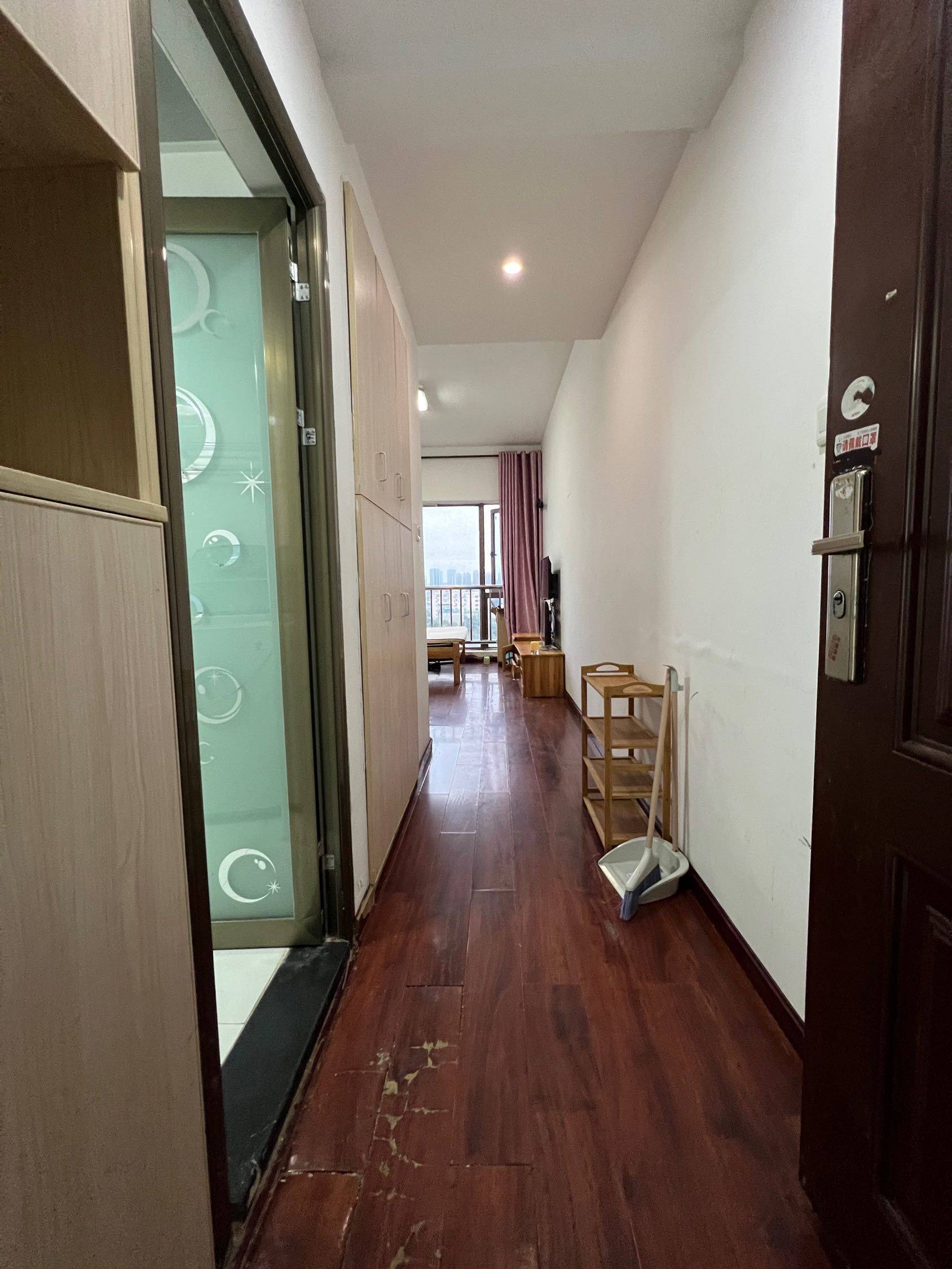 Wuhan-Hongshan-Cozy Home,Clean&Comfy,No Gender Limit,Hustle & Bustle,Pet Friendly