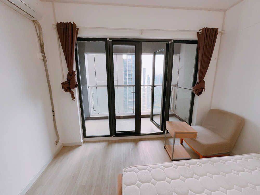 Wuhan-Hongshan-Cozy Home,Clean&Comfy,No Gender Limit,Hustle & Bustle,“Friends”,Chilled