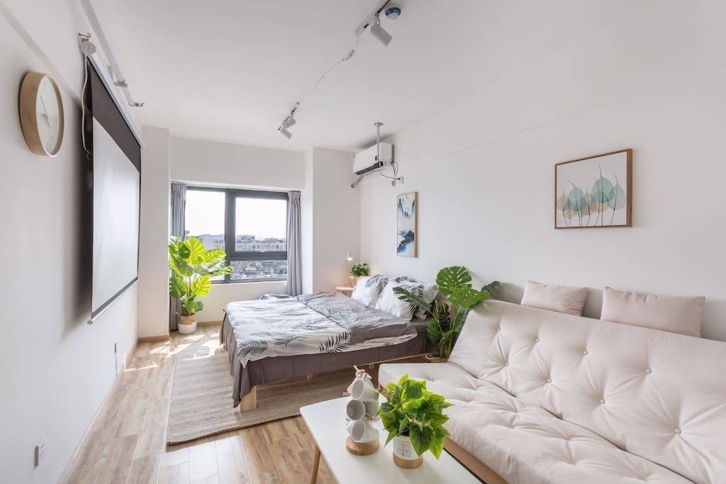 Shanghai-Xuhui-Cozy Home,Clean&Comfy,No Gender Limit,Hustle & Bustle,“Friends”,Chilled,LGBTQ Friendly,Pet Friendly