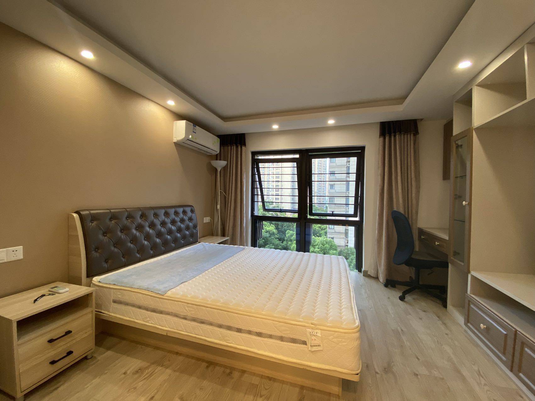 Shanghai-Jing‘An-Cozy Home,Clean&Comfy,No Gender Limit,Hustle & Bustle