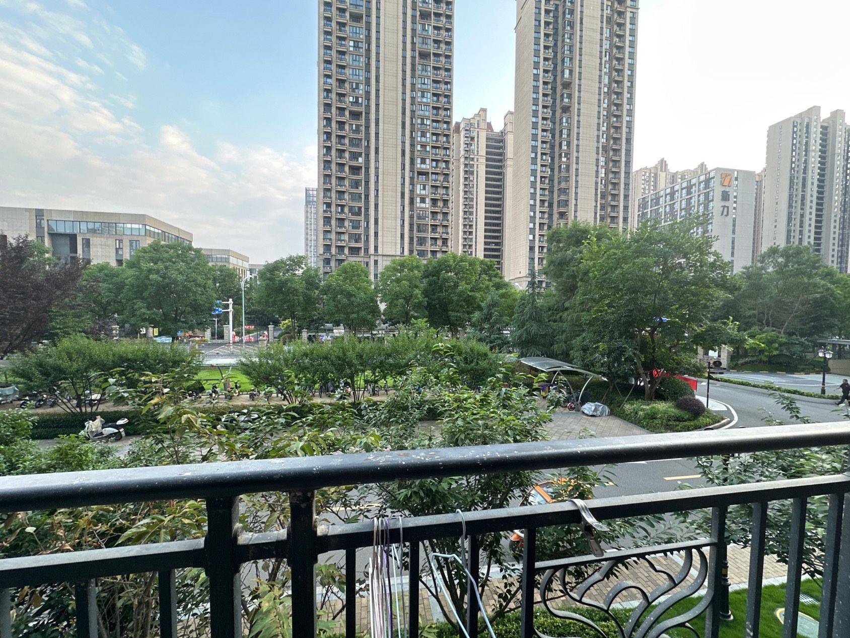 Wuhan-Hanyang-Clean&Comfy,No Gender Limit,Hustle & Bustle