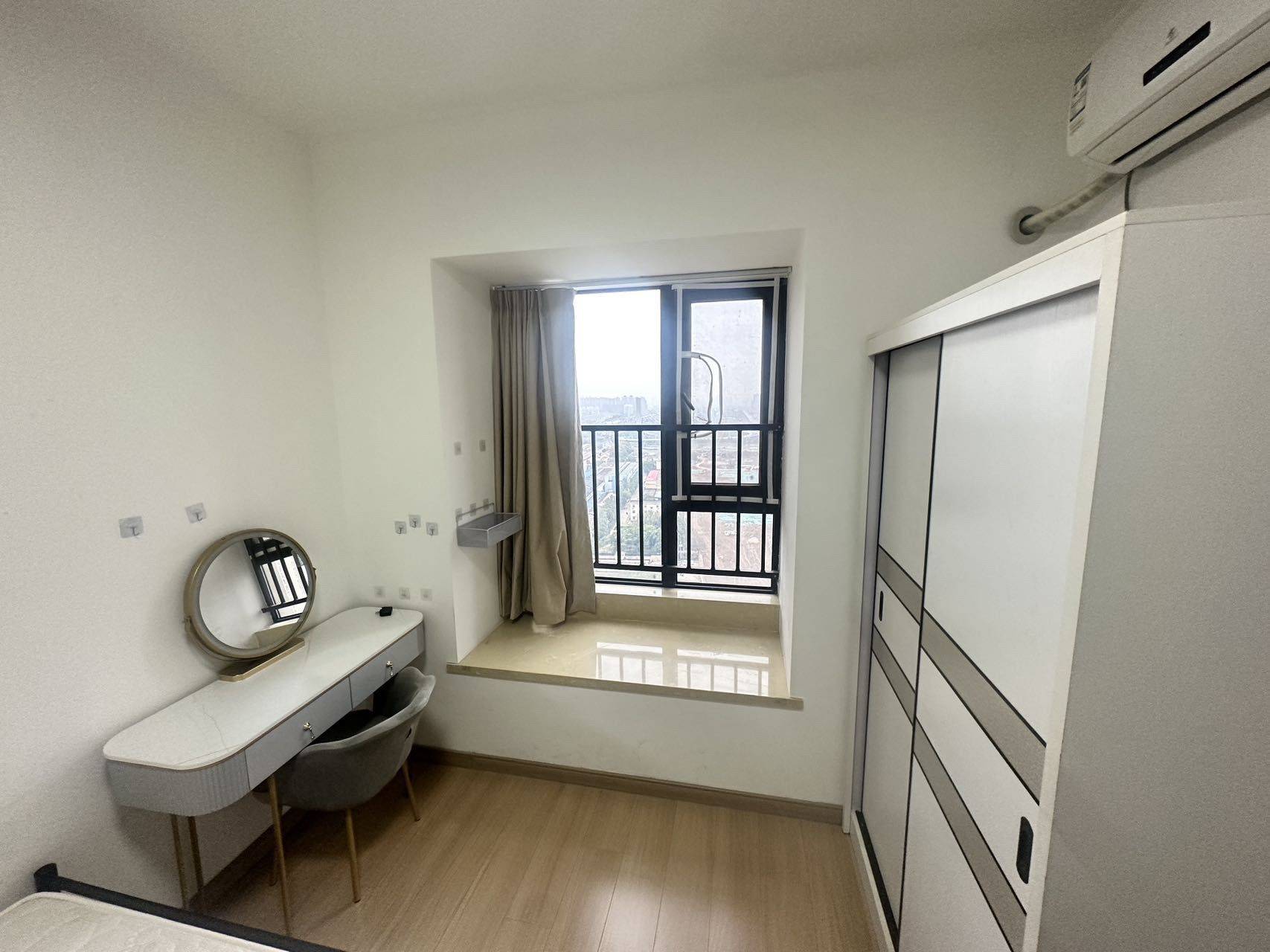 Wuhan-Hongshan-Cozy Home,Clean&Comfy,No Gender Limit,Hustle & Bustle,“Friends”,Chilled,LGBTQ Friendly,Pet Friendly