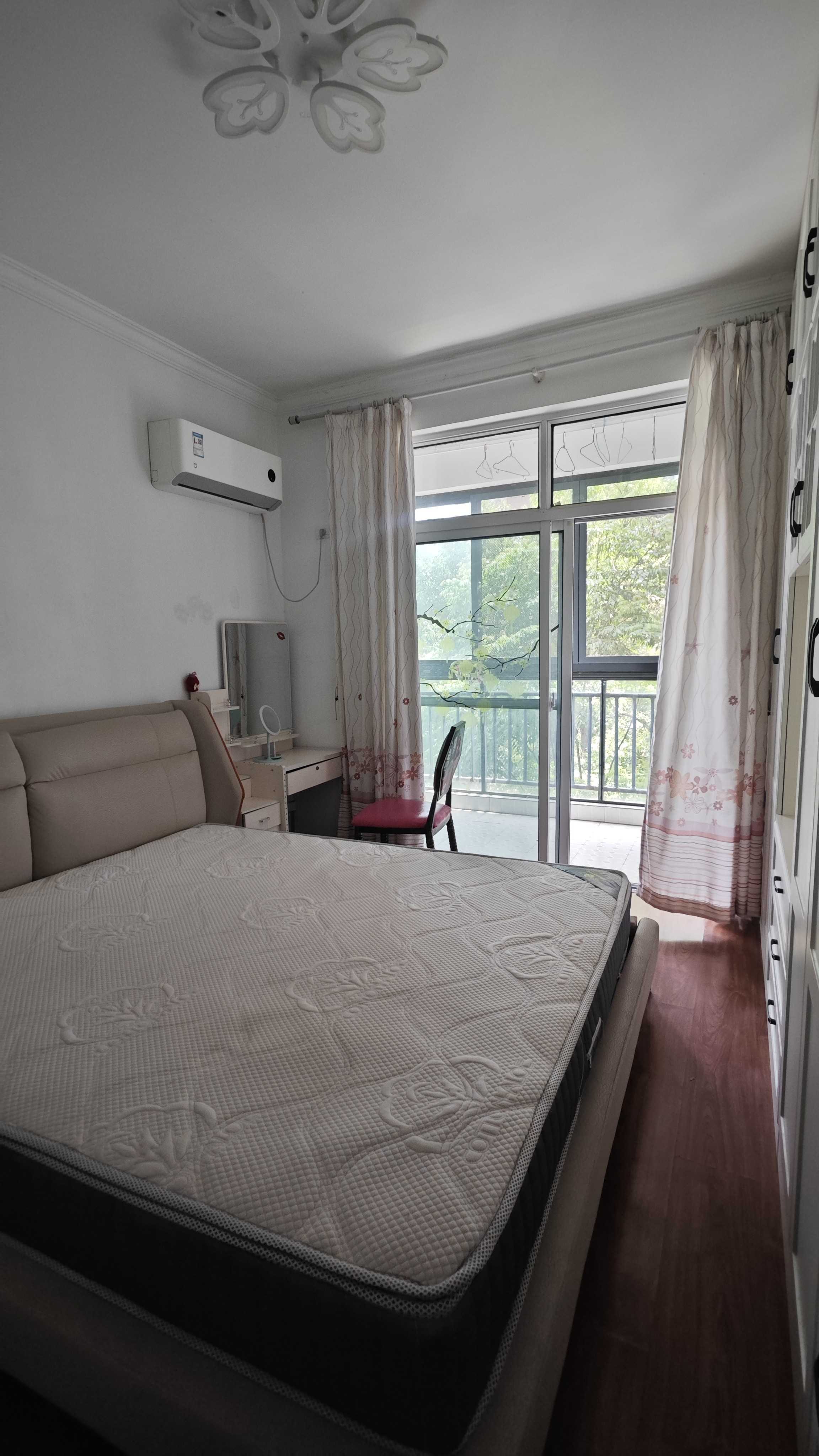 Wuhan-Hongshan-Black_Jack-O,Pet Friendly,LGBTQ Friendly,Cozy Home,Clean&Comfy,No Gender Limit,Hustle & Bustle,“Friends”,Chilled