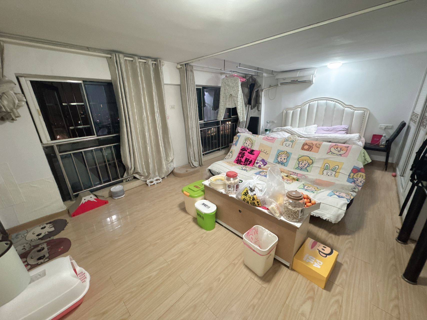 Wuhan-Hongshan-Cozy Home,Clean&Comfy,No Gender Limit,Hustle & Bustle,“Friends”,Chilled
