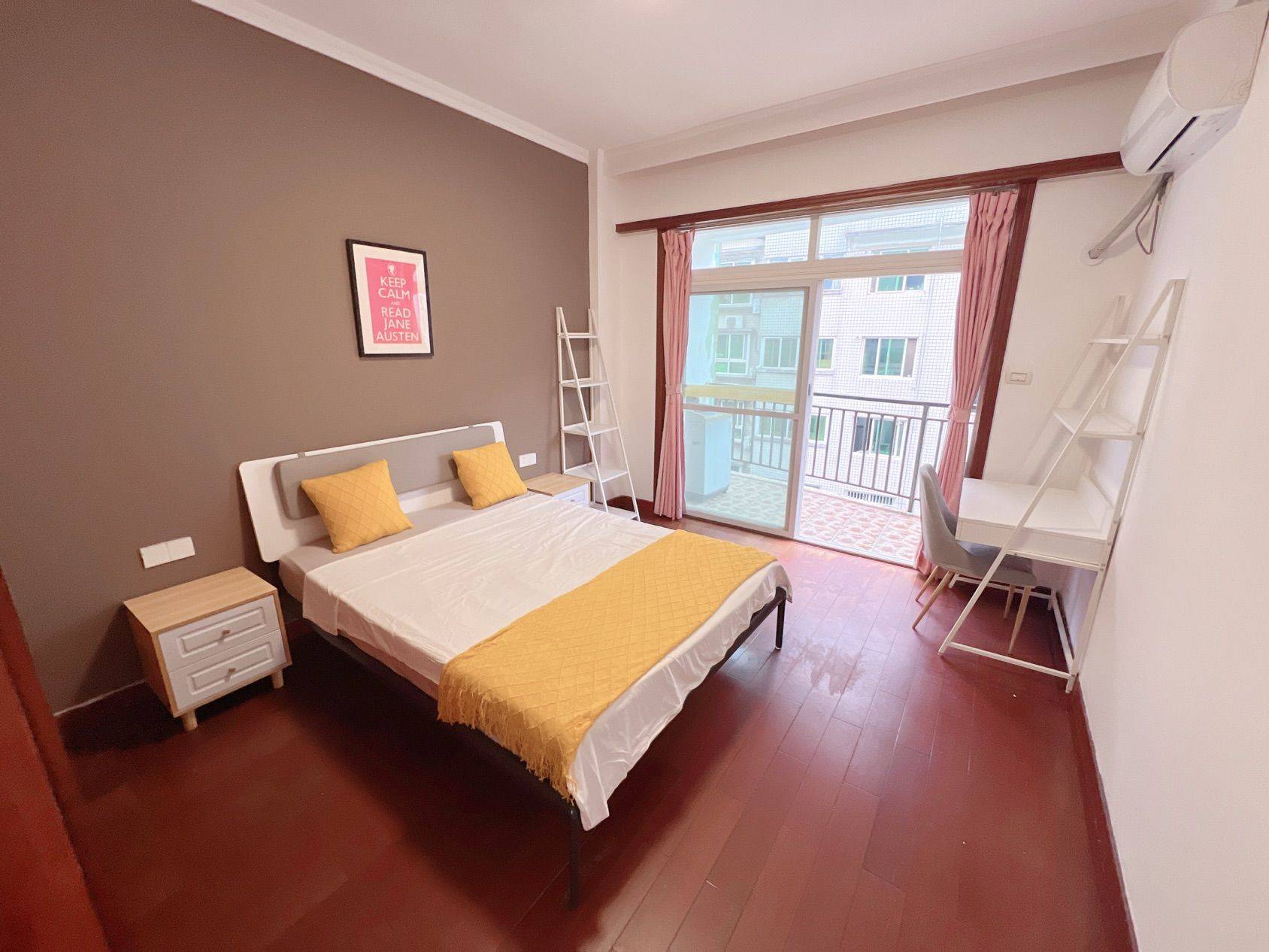 Wuhan-Hongshan-Cozy Home,Clean&Comfy,No Gender Limit,Hustle & Bustle