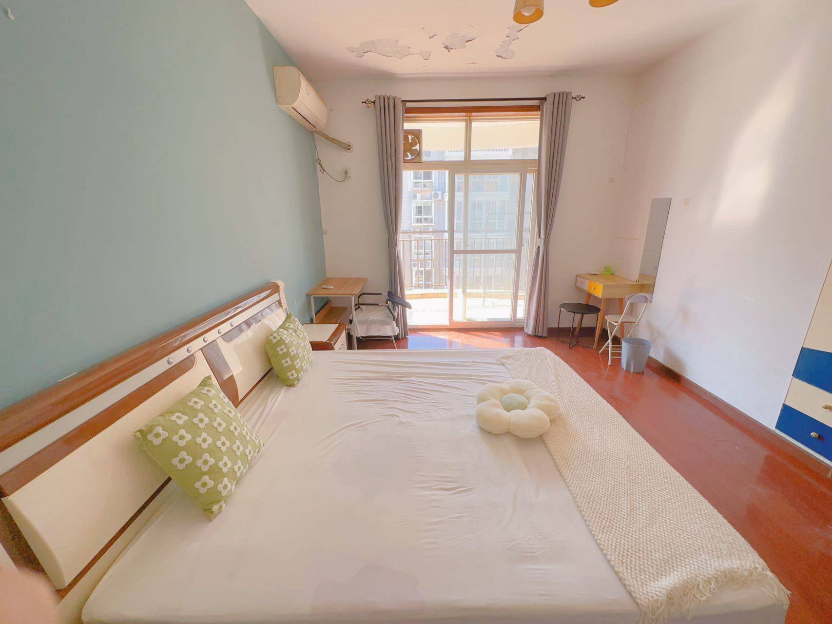 Wuhan-Hongshan-Cozy Home,Clean&Comfy,No Gender Limit,Hustle & Bustle,“Friends”,Chilled,LGBTQ Friendly