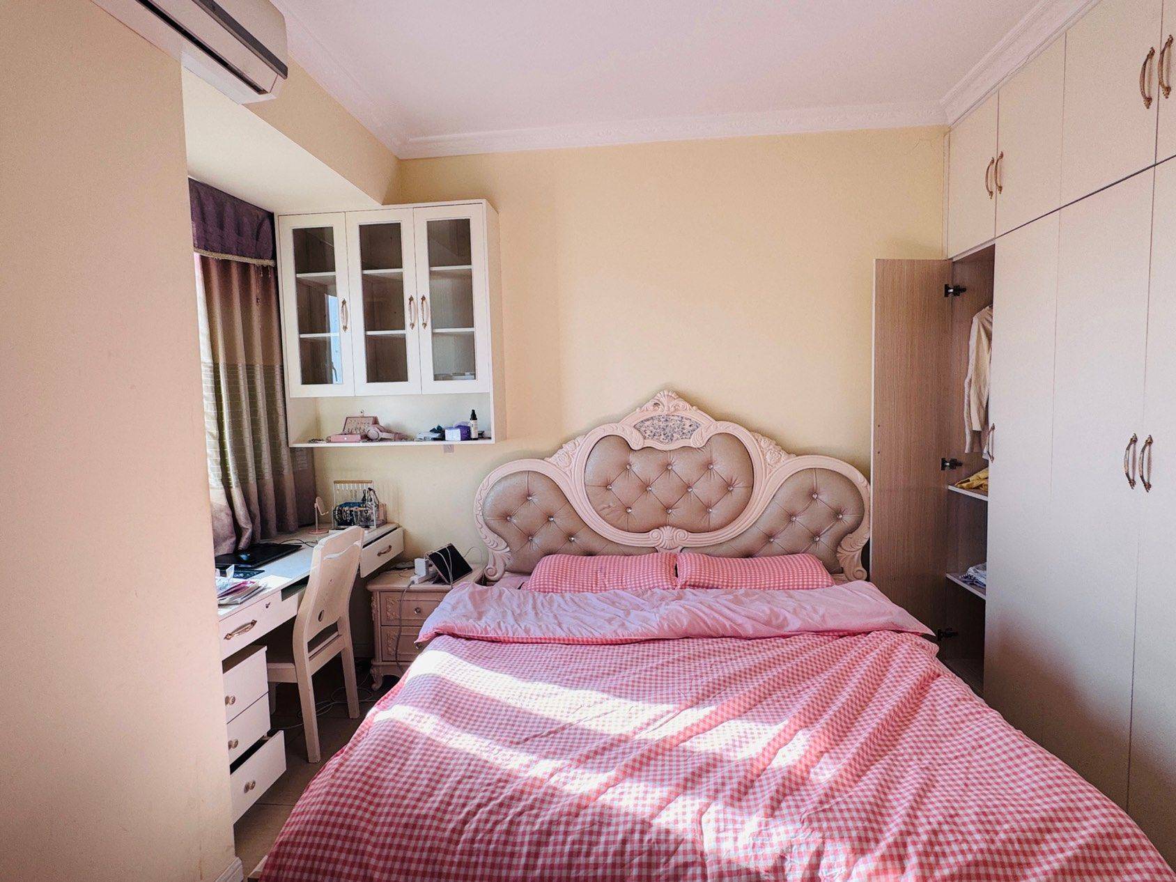 Wuhan-Hongshan-Cozy Home,Clean&Comfy,No Gender Limit,Hustle & Bustle,“Friends”,Chilled,Pet Friendly