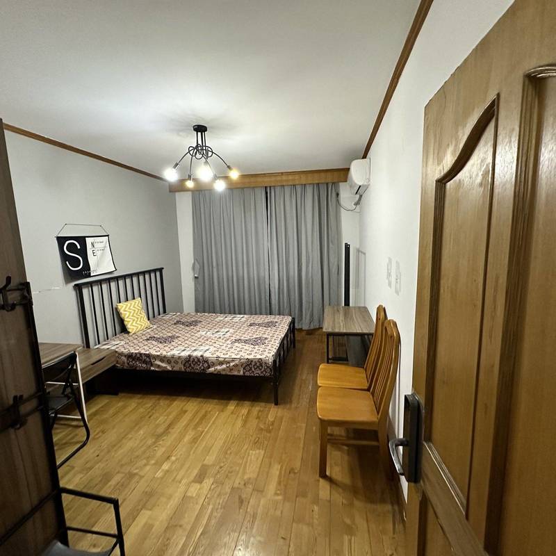 Shanghai-Pudong-三房朝南,房型好南北通透,民水民电,楼层好多层4楼,Cozy Home