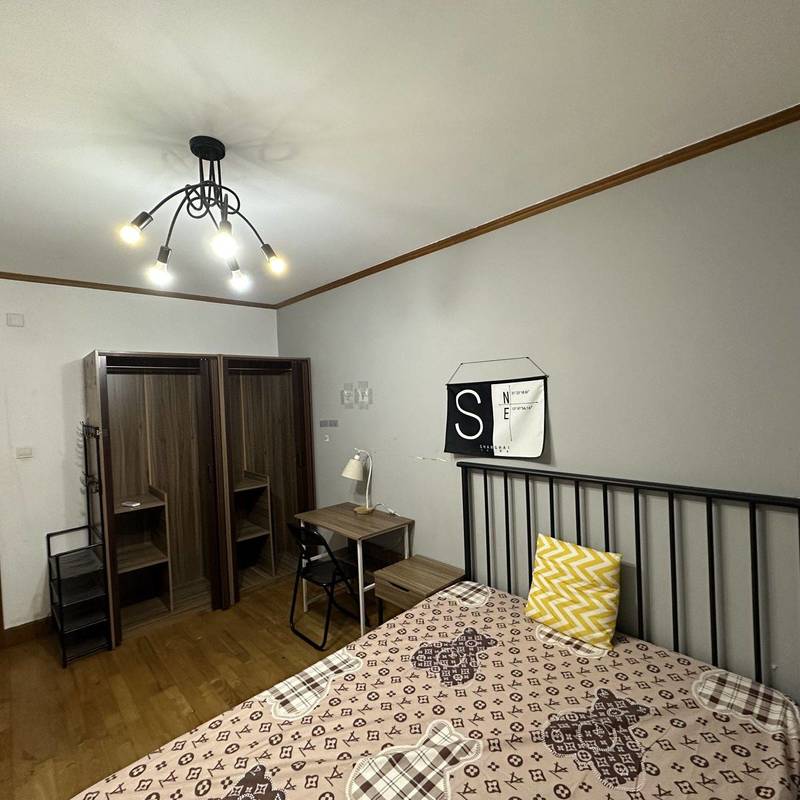 Shanghai-Pudong-三房朝南,房型好南北通透,民水民电,楼层好多层4楼,Cozy Home