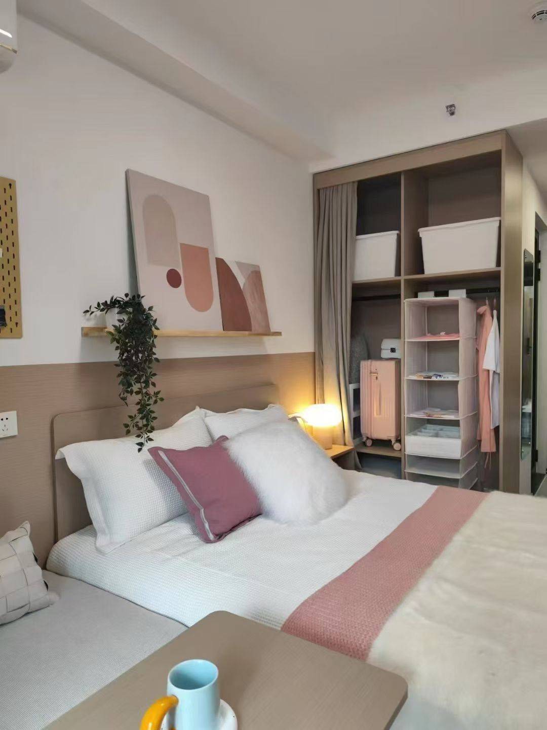 Ningbo-Yinzhou-Cozy Home,Clean&Comfy,No Gender Limit,Hustle & Bustle,“Friends”,Chilled