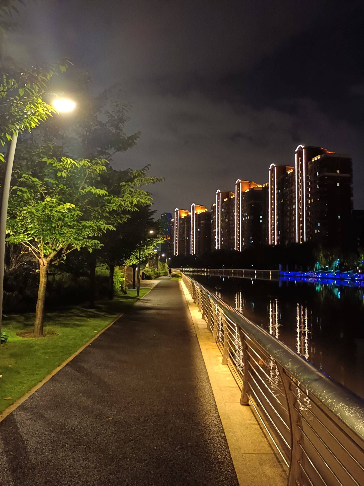 热爱漫无边际，生活自有分寸