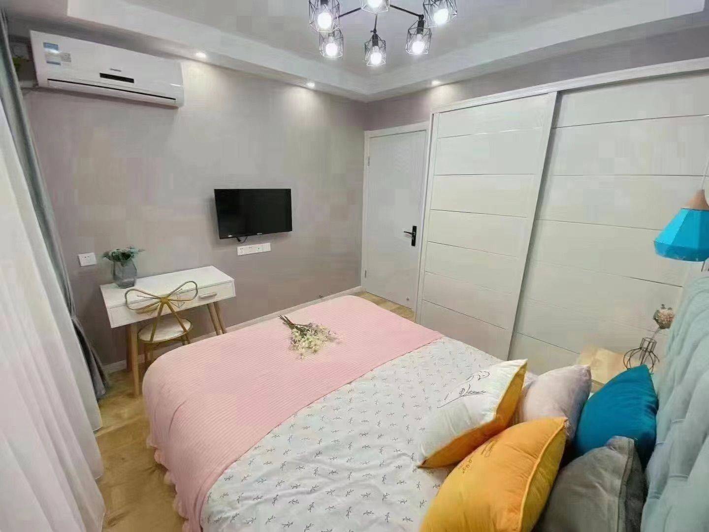 Shanghai-Pudong-Cozy Home,No Gender Limit,Hustle & Bustle