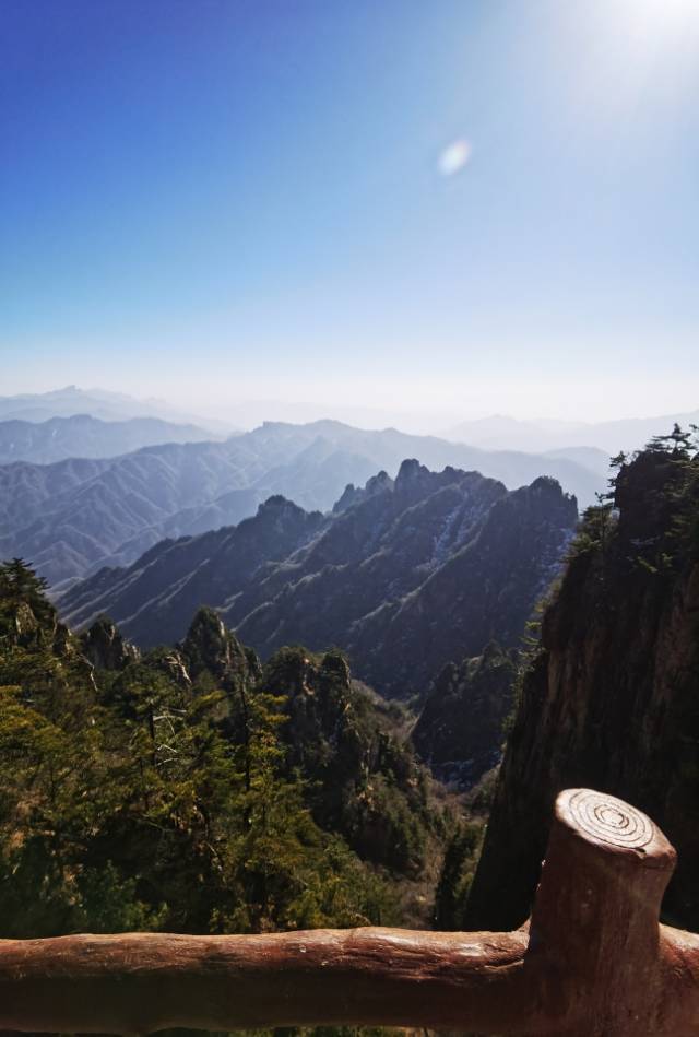 峥