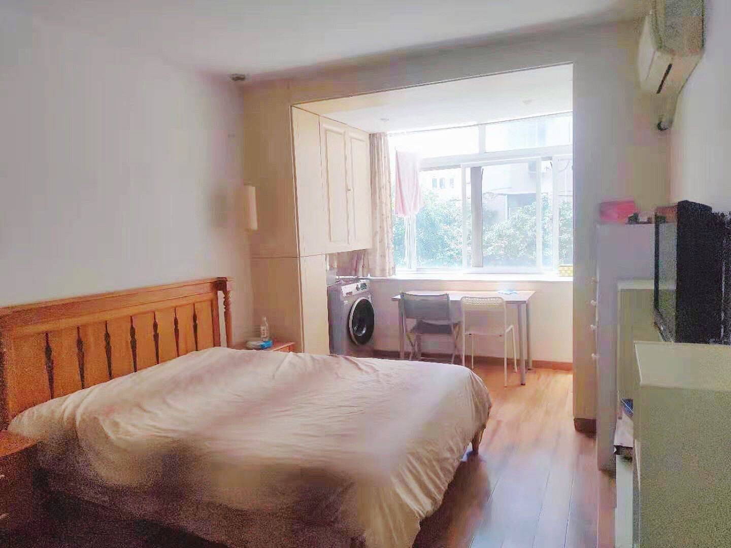 Shanghai-Changning-LGBTQ Friendly,Pet Friendly