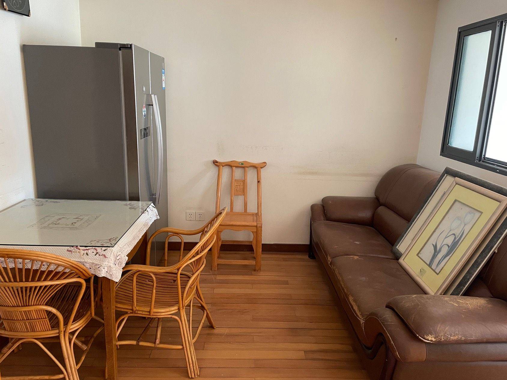 Shanghai-Xuhui-Cozy Home,Clean&Comfy,No Gender Limit,Hustle & Bustle,“Friends”,Chilled