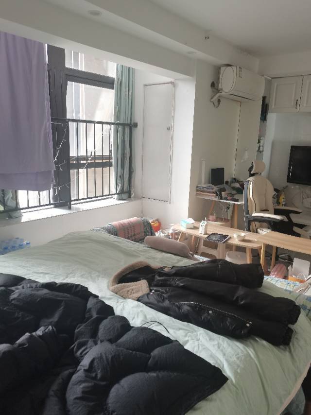 重庆-九龍坡-2号线,房东直租无中介费,杨家坪动物园轻轨站旁,溫馨小窩,乾淨治愈,不限性別,市井煙火氣