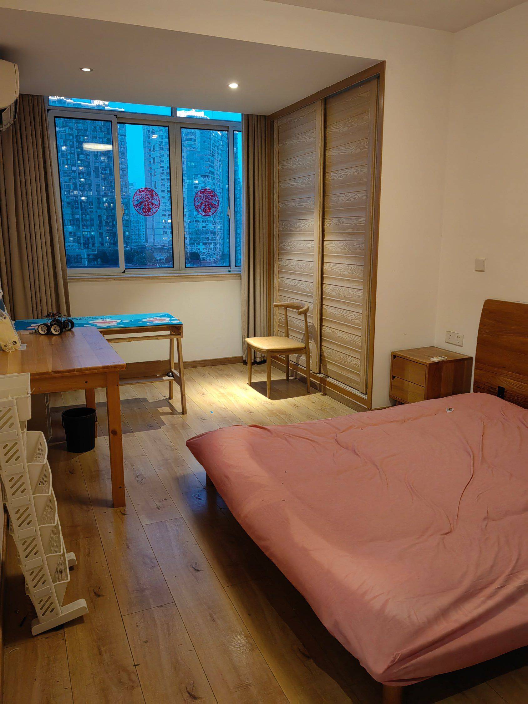 Shanghai-Xuhui-Cozy Home,Clean&Comfy,No Gender Limit,Hustle & Bustle,“Friends”,Chilled