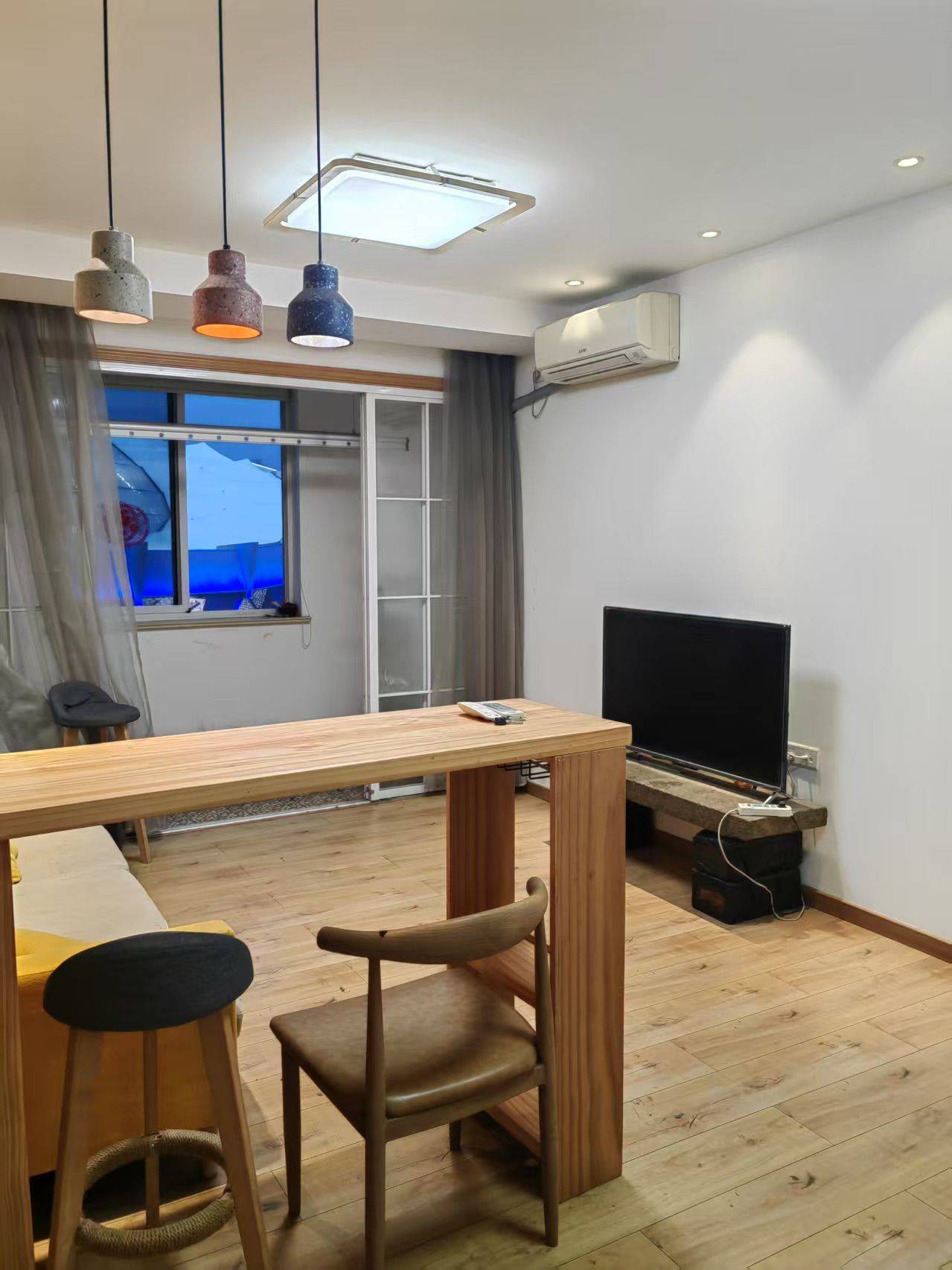 Shanghai-Xuhui-Cozy Home,Clean&Comfy,No Gender Limit,Hustle & Bustle,“Friends”,Chilled