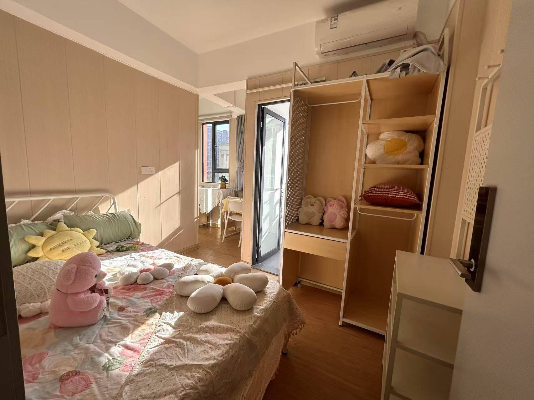 Shenzhen-Longhua-Cozy Home,Clean&Comfy,No Gender Limit,Hustle & Bustle,“Friends”,Chilled,LGBTQ Friendly,Pet Friendly