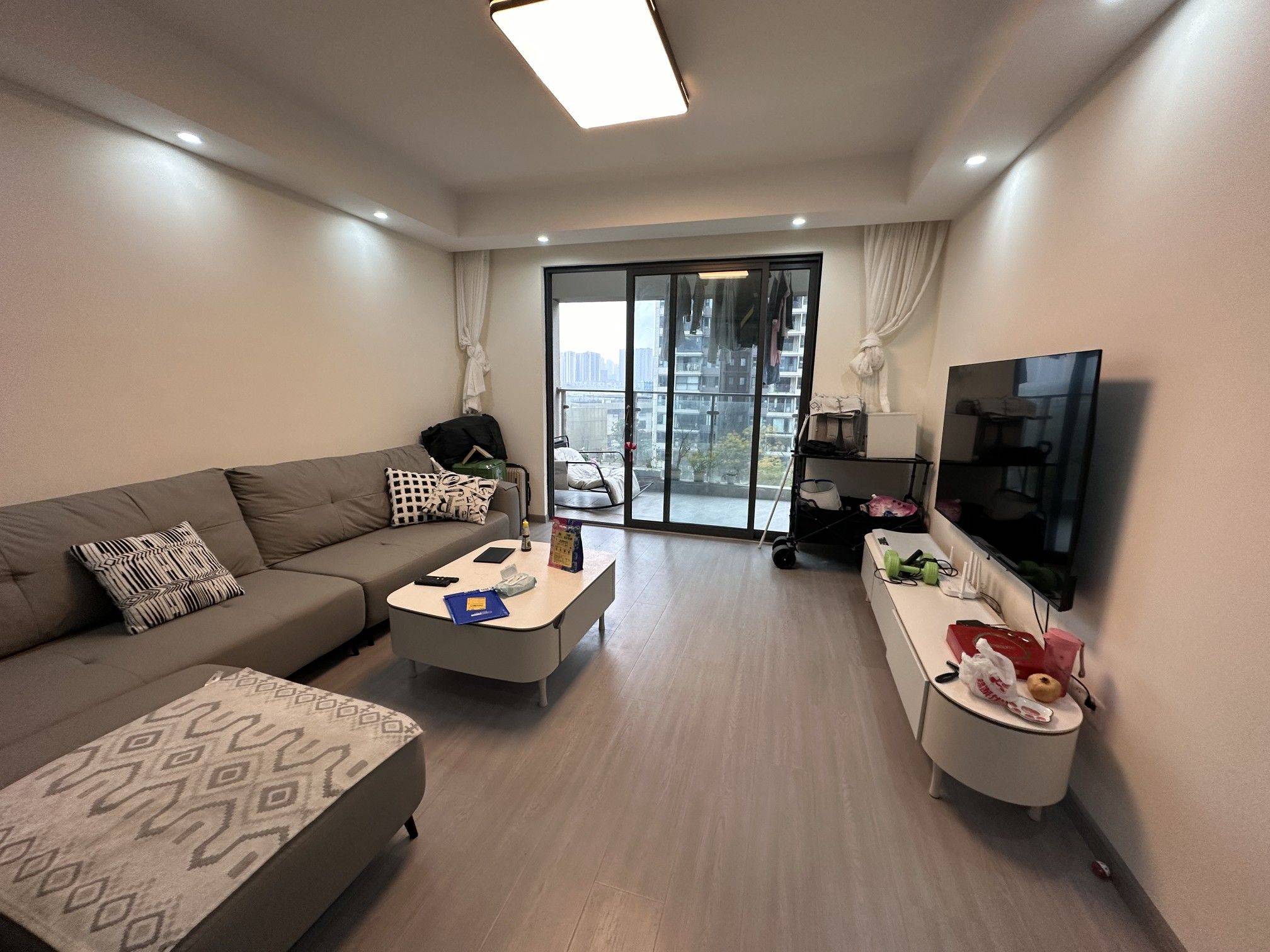 Chengdu-Shuangliu-Hustle & Bustle,“Friends”,Chilled