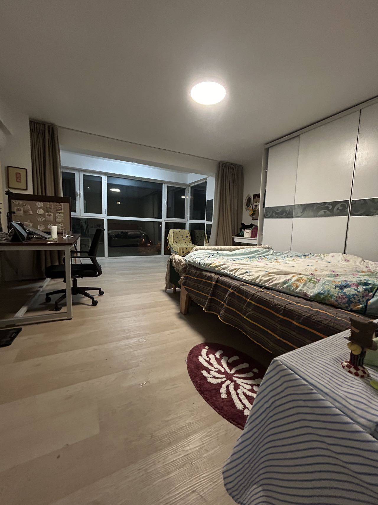 Beijing-Chaoyang-同学留言😺超优惠名额❤️,只交房租水电😺无杂费,CBD通勤半小时😺,公寓楼下20米就是地铁😺,实拍视频图片😻❤️,大望路地铁站通勤半小时😺,超多帅哥美女聚集地😻,夏天冬天中央空调制冷取暖免费😺,国贸地铁站通勤半小时😺,磁器口地铁站通勤半小时😺,九龙山地铁站通勤二十分钟😺,公寓超多喵喵🐱,集团物业内部直租🇨🇳,免费超大超全面健身房😺,通勤方便周边繁华😺😸,中央电视台通勤半小时😺,免费独立网络🛜,本人也住在公寓😺,双井地铁站通勤二十分钟😺,押一付一月付😺🚴,Pet Friendly,LGBTQ Friendly,Cozy Home,Clean&Comfy,No Gender Limit,Hustle & Bustle,“Friends”,Chilled