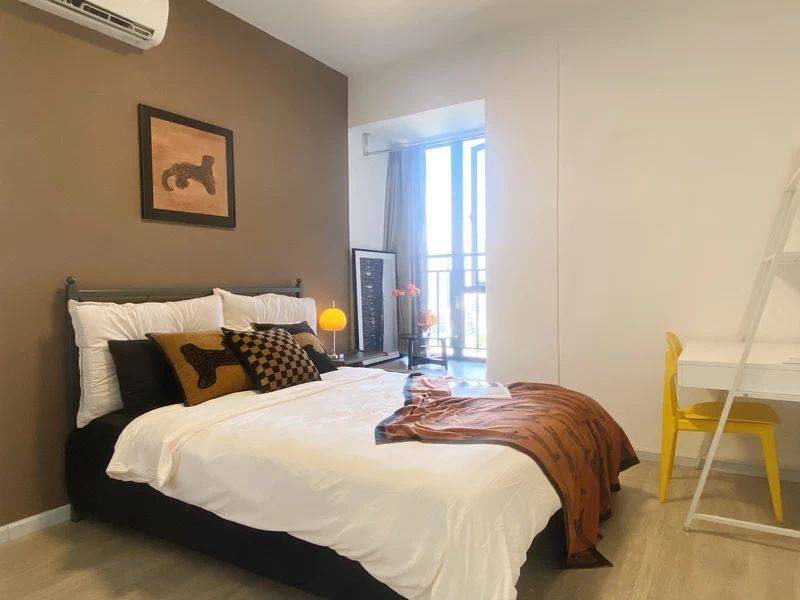 Cozy Home | Clean&Comfy | No Gender Limit | Hustle & Bustle | “Friends” | Chilled | LGBTQ Friendly