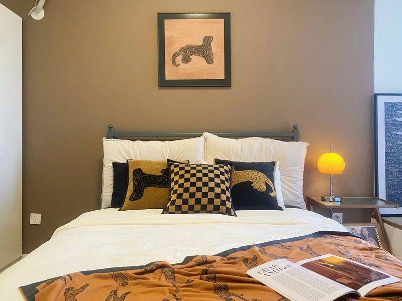 Cozy Home | Clean&Comfy | No Gender Limit | Hustle & Bustle | “Friends” | Chilled | LGBTQ Friendly