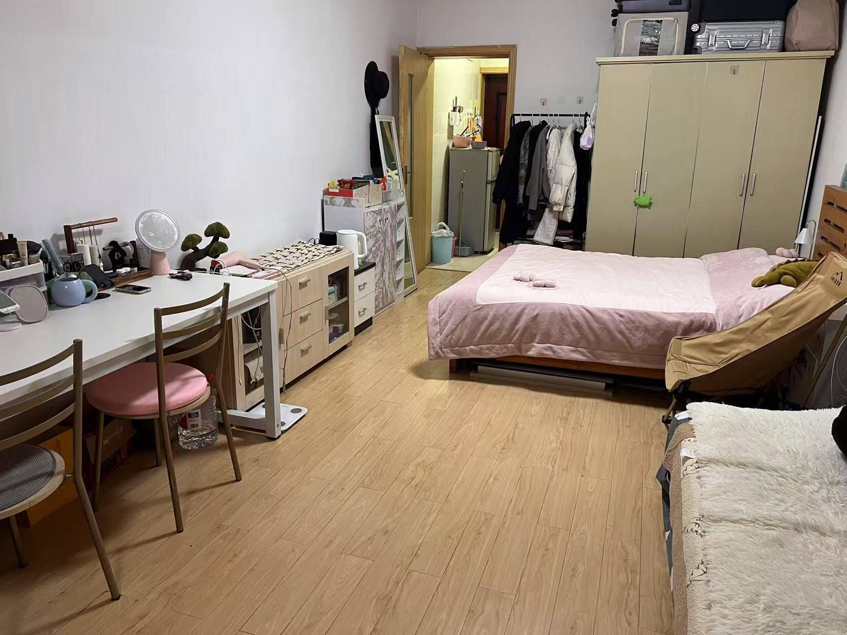 Shanghai-Pudong-Cozy Home,Clean&Comfy,No Gender Limit,Hustle & Bustle,“Friends”,Chilled