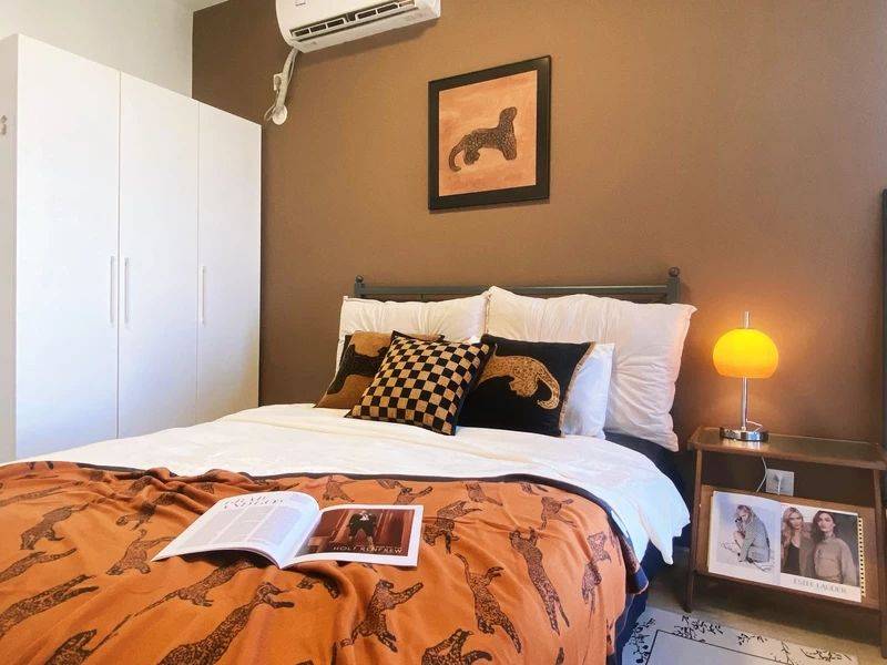 Cozy Home | Clean&Comfy | No Gender Limit | Hustle & Bustle | “Friends” | Chilled | LGBTQ Friendly