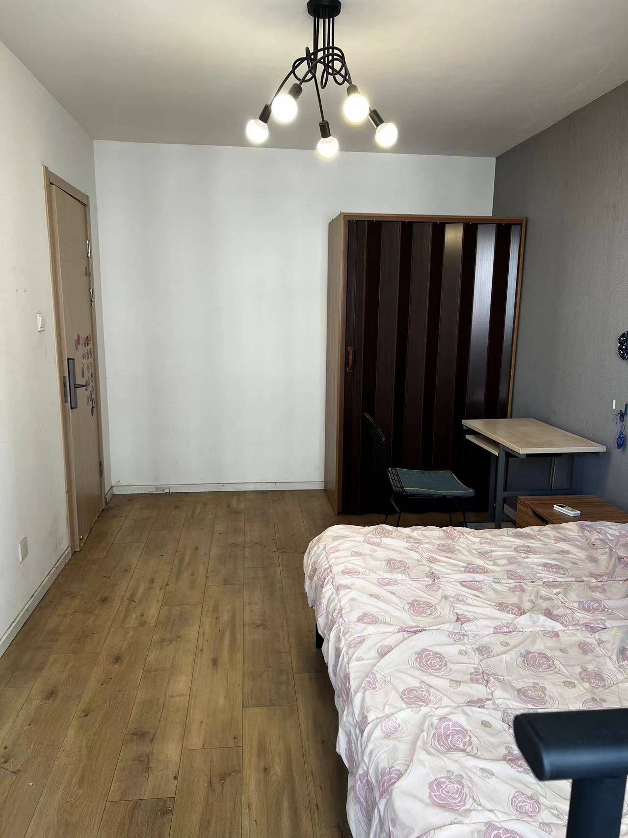 Beijing-Haidian-83RMB/Night,歪果仁🍈,西直门🫑,四号线🫛,Pet Friendly,Clean&Comfy,No Gender Limit,Hustle & Bustle,“Friends”