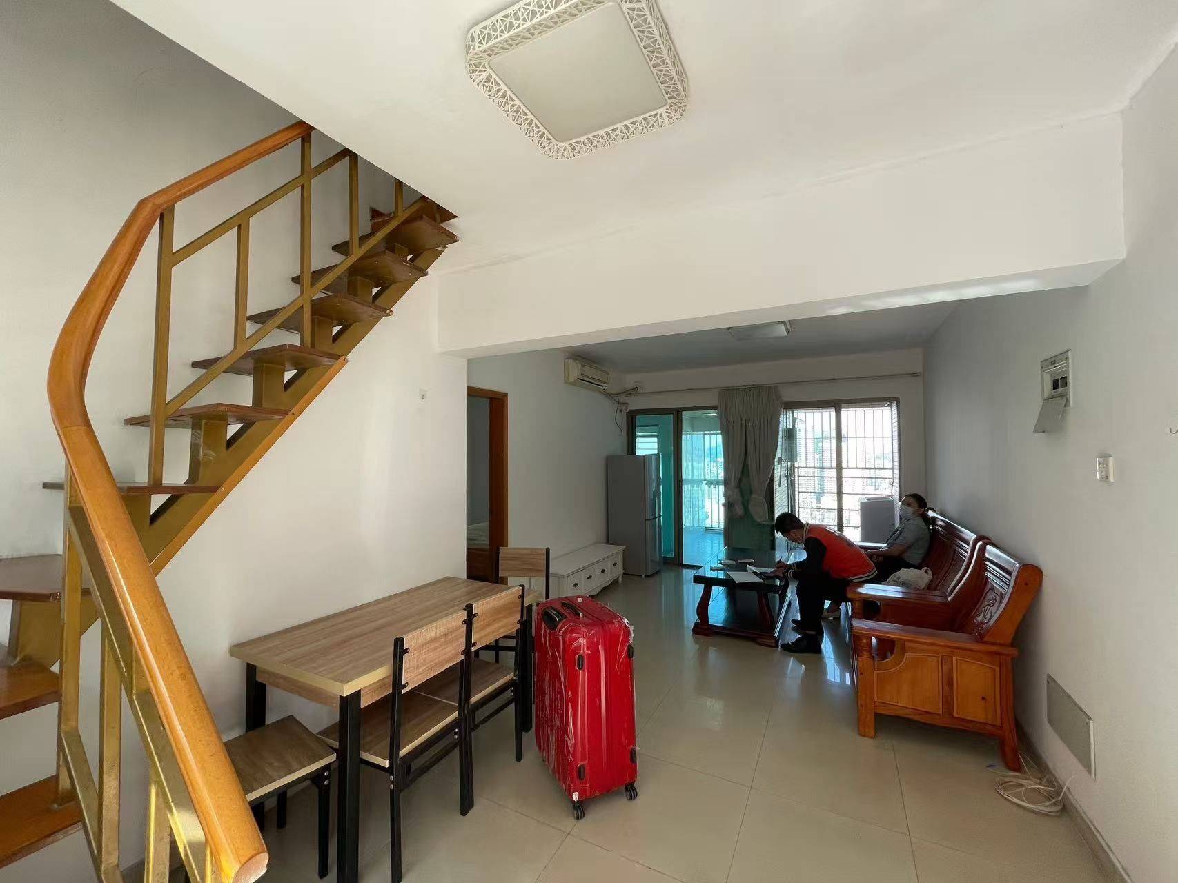 Cozy Home | Clean&Comfy | No Gender Limit | “Friends” | Chilled | LGBTQ Friendly