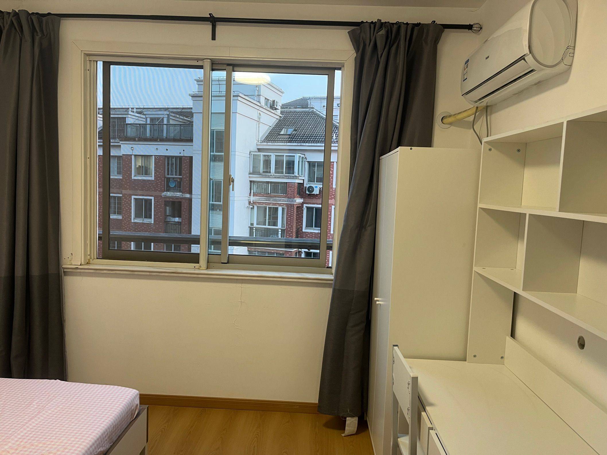 Shanghai-Pudong-Cozy Home,Clean&Comfy,No Gender Limit,Hustle & Bustle,“Friends”,Chilled,LGBTQ Friendly,Pet Friendly