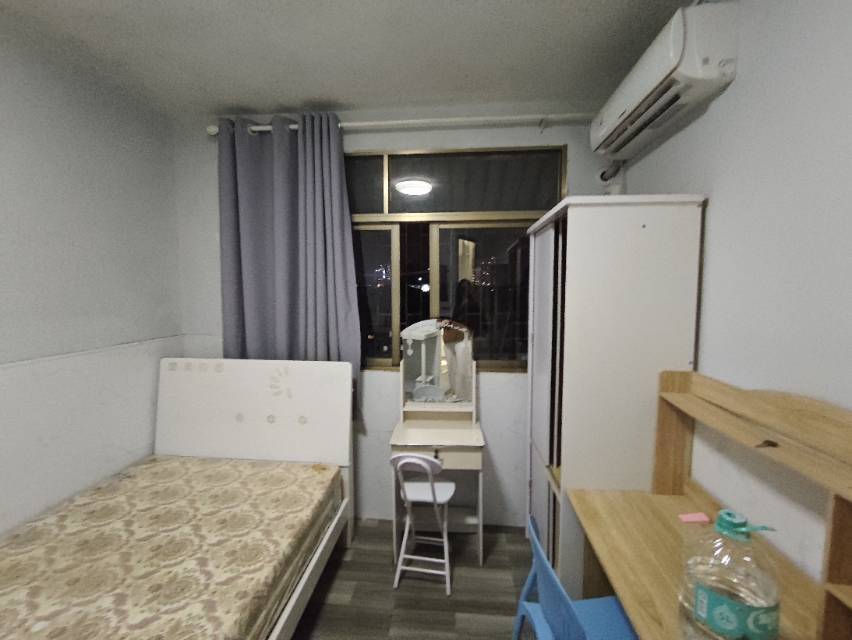 Shenzhen-Luohu-Seeking Flatmate