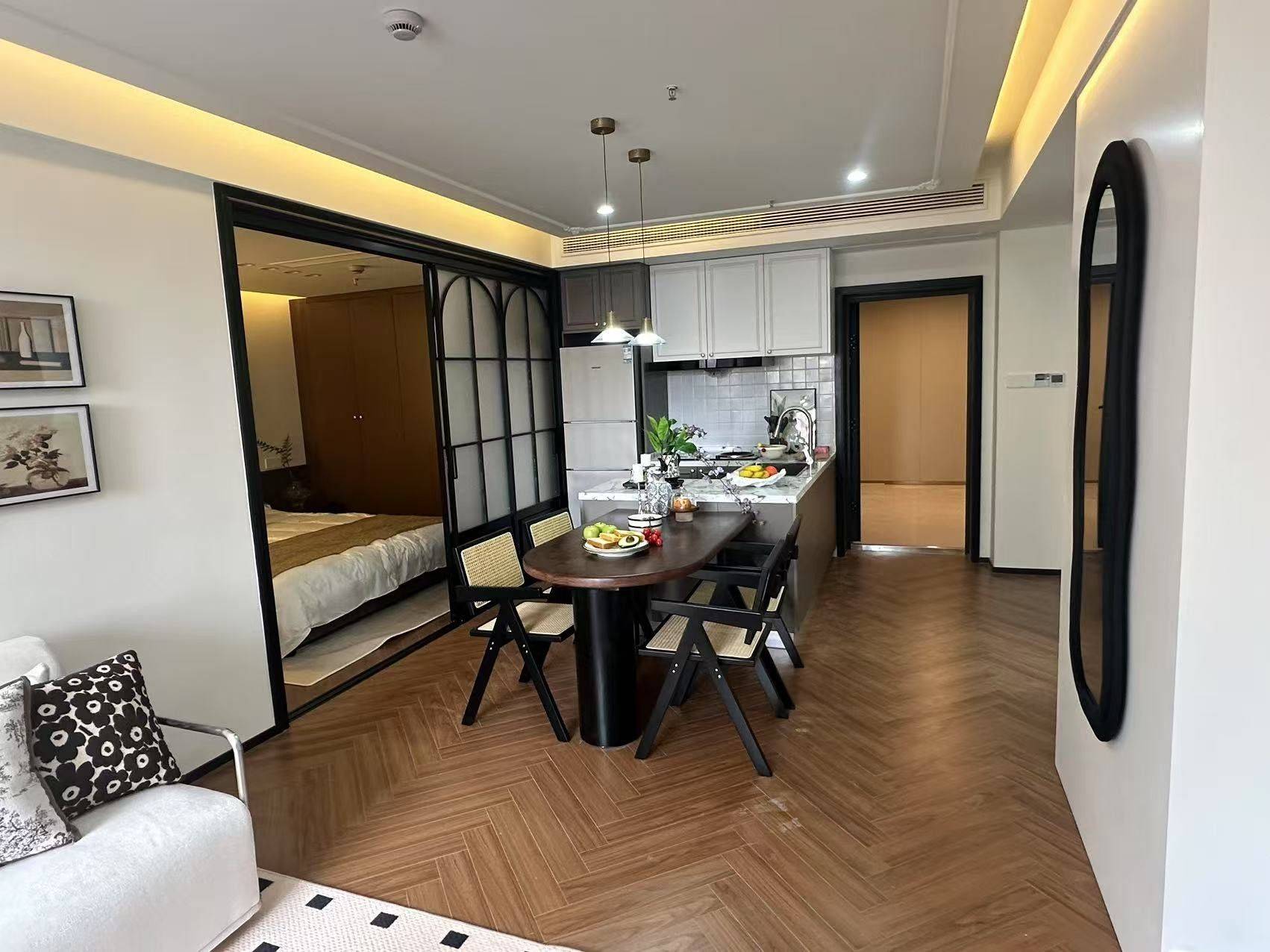 Shanghai-Hongkou-三室两厅,固定充电桩停车位