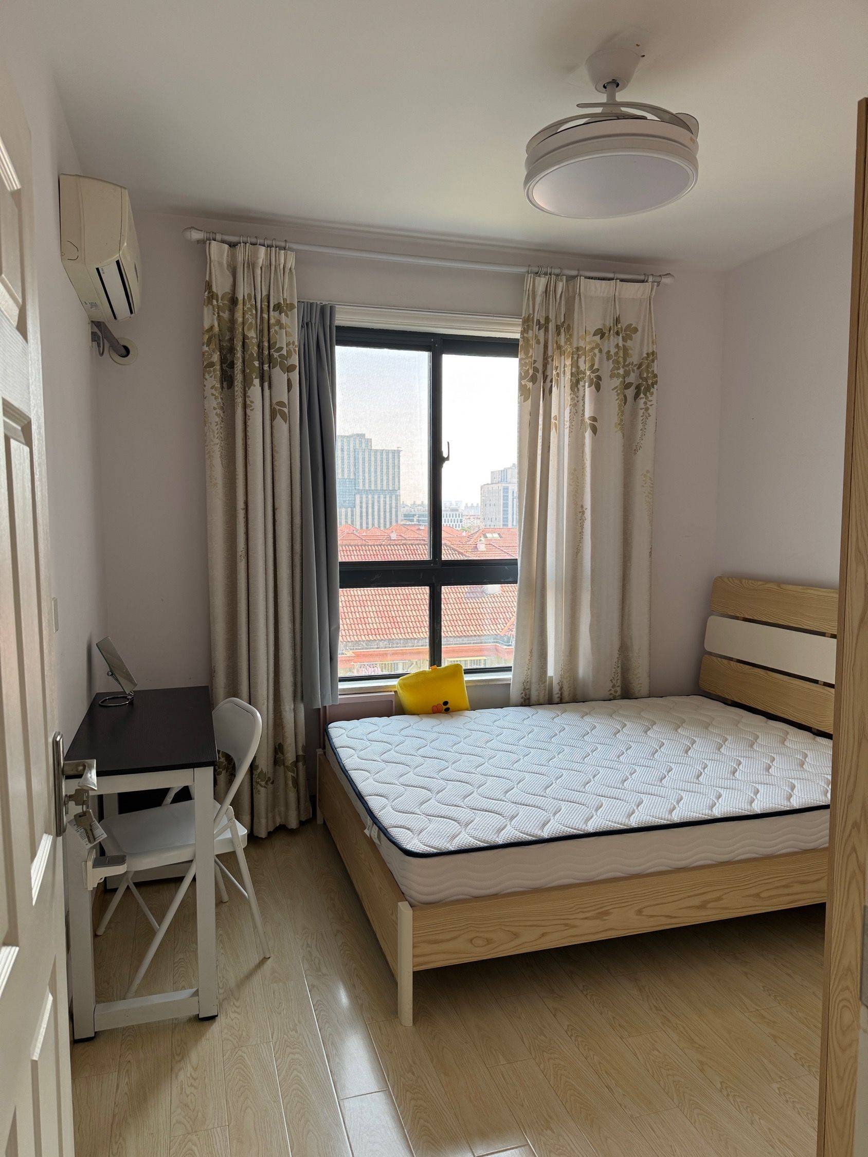 Shanghai-Minhang-Cozy Home,Clean&Comfy,No Gender Limit,Hustle & Bustle,“Friends”,Chilled