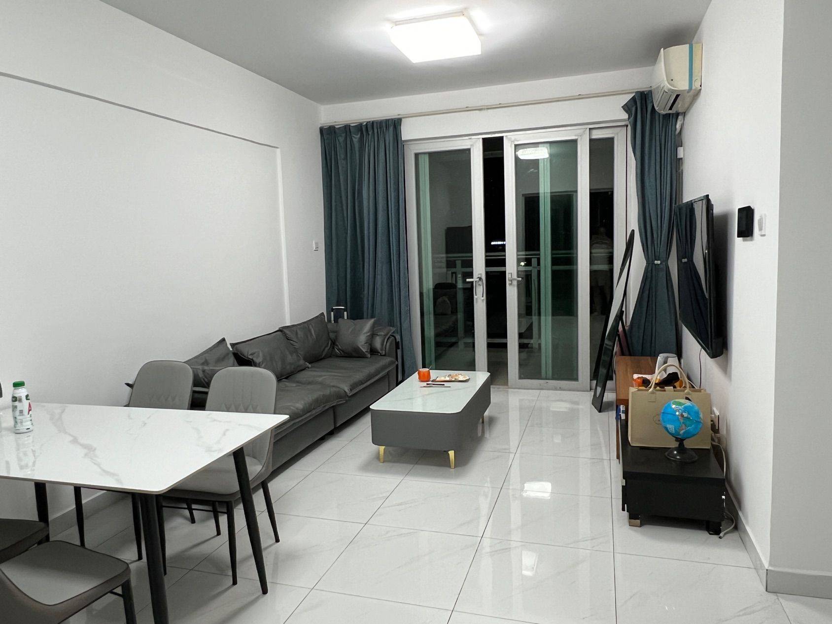 Cozy Home-Clean&Comfy-No Gender Limit-Hustle & Bustle-“Friends”-Chilled-LGBTQ Friendly