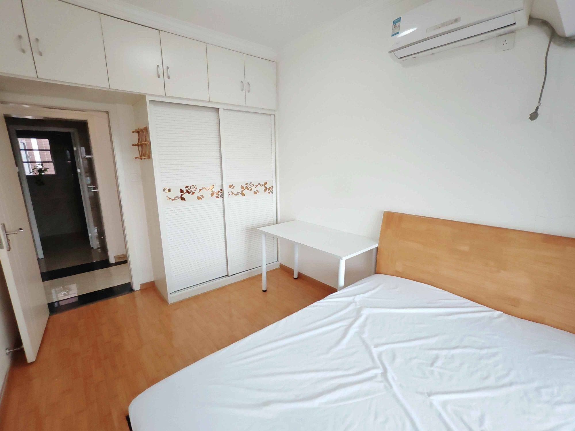 Chengdu-Shuangliu-Cozy Home,Clean&Comfy,No Gender Limit,Hustle & Bustle,“Friends”,Chilled