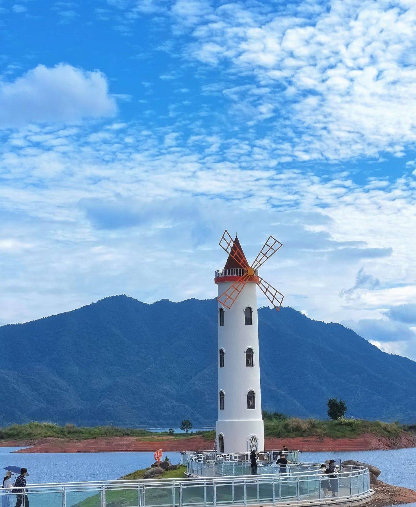 溜啦溜啦