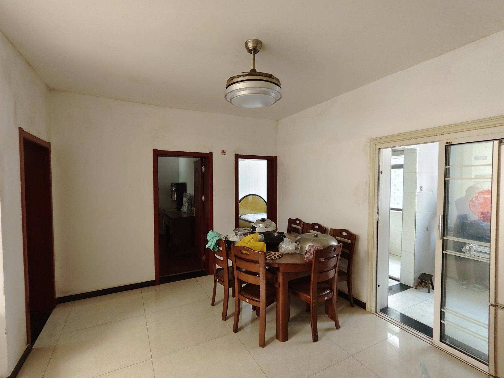 Nanchang-Honggutan-Cozy Home,Clean&Comfy,No Gender Limit,Hustle & Bustle,“Friends”,Chilled,Pet Friendly