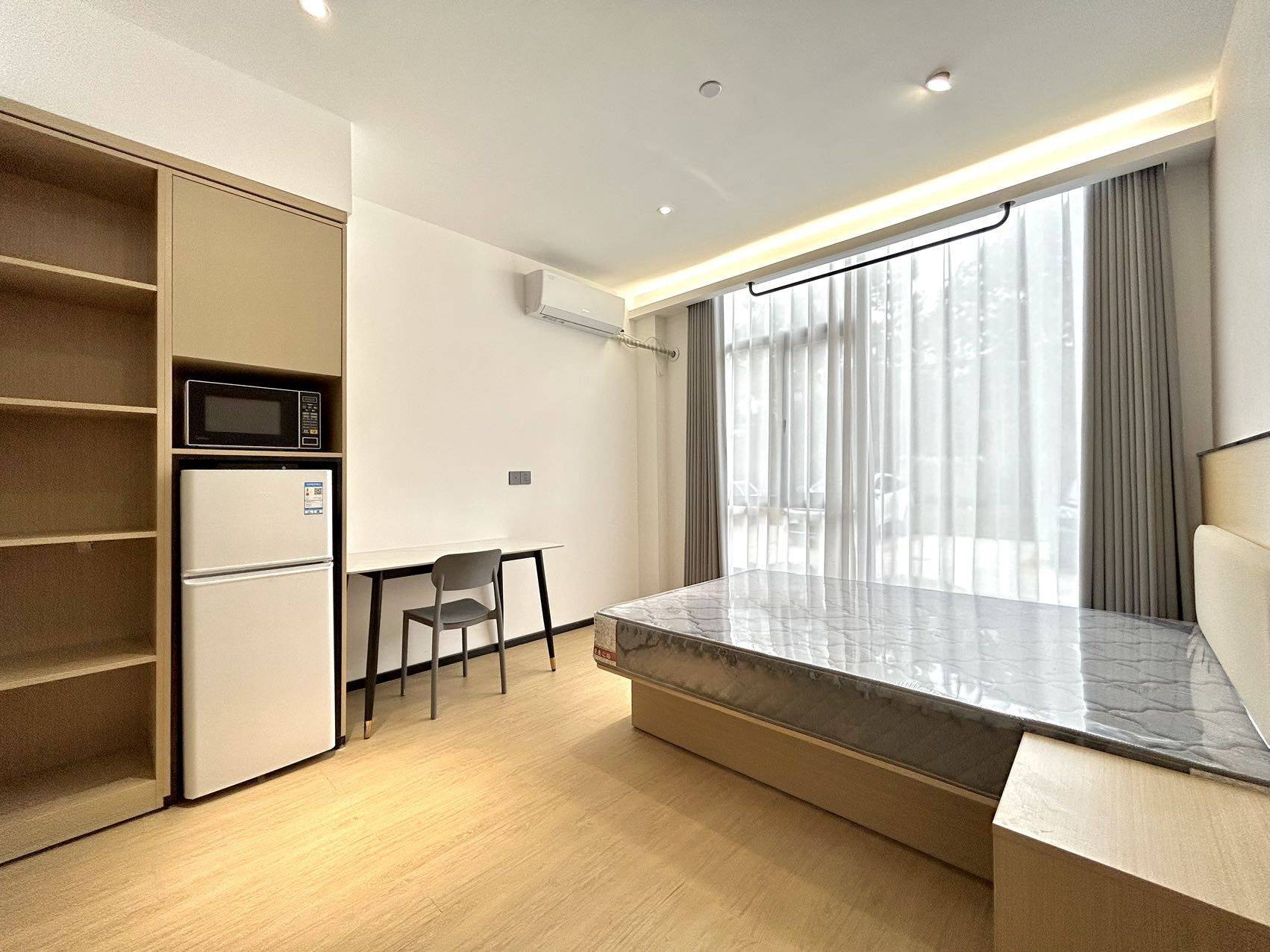 Shanghai-Xuhui-No Gender Limit,LGBTQ Friendly,Pet Friendly