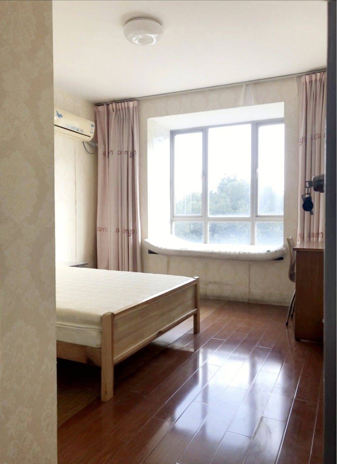 Shanghai-Jing‘An-女生合租,LGBTQ Friendly,Cozy Home,Clean&Comfy,Hustle & Bustle