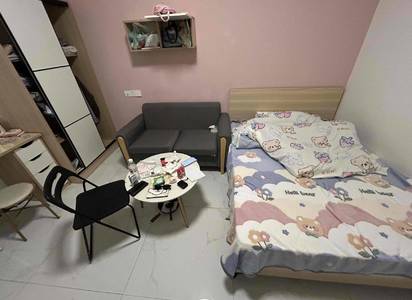 Cozy Home | Clean&Comfy | No Gender Limit | Hustle & Bustle | “Friends” | Chilled | LGBTQ Friendly | Pet Friendly