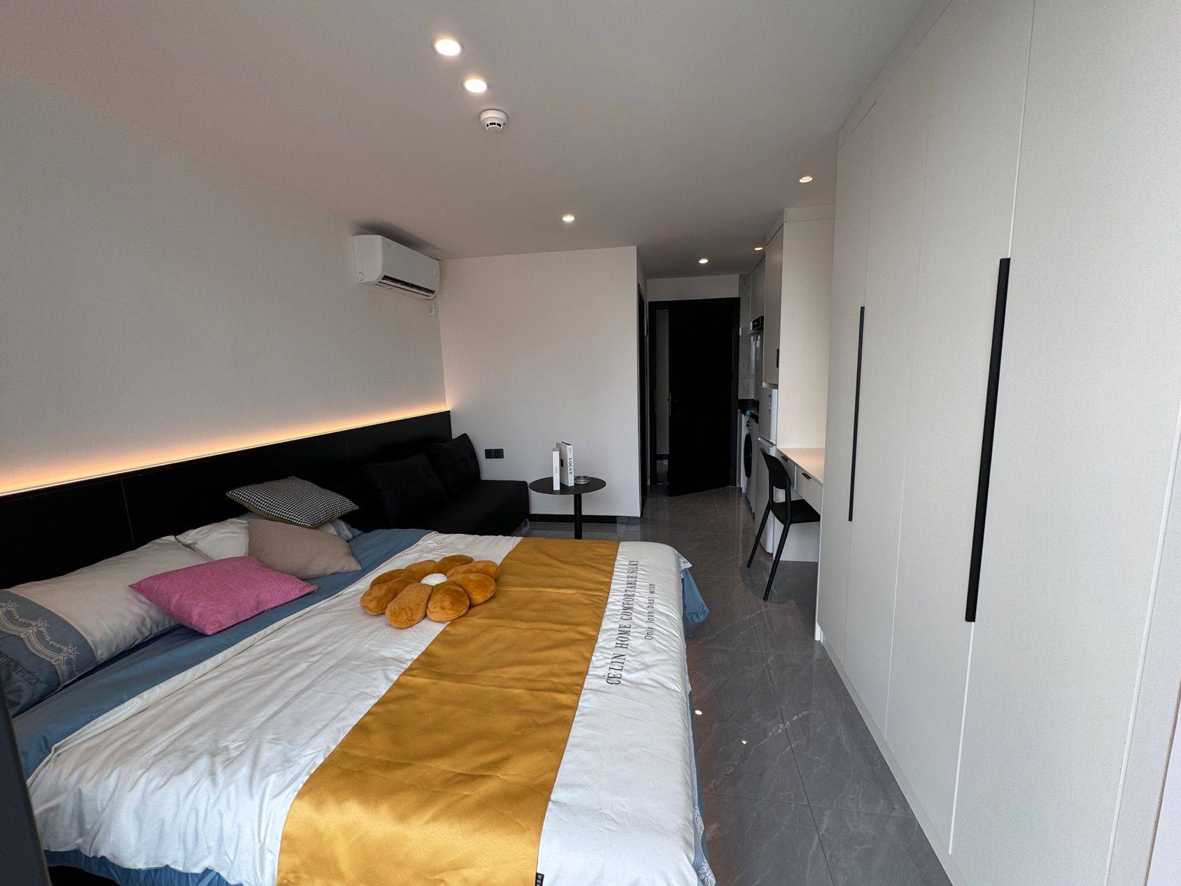 Shenzhen-Futian-Cozy Home,Clean&Comfy,No Gender Limit,Hustle & Bustle,“Friends”,Chilled,LGBTQ Friendly,Pet Friendly