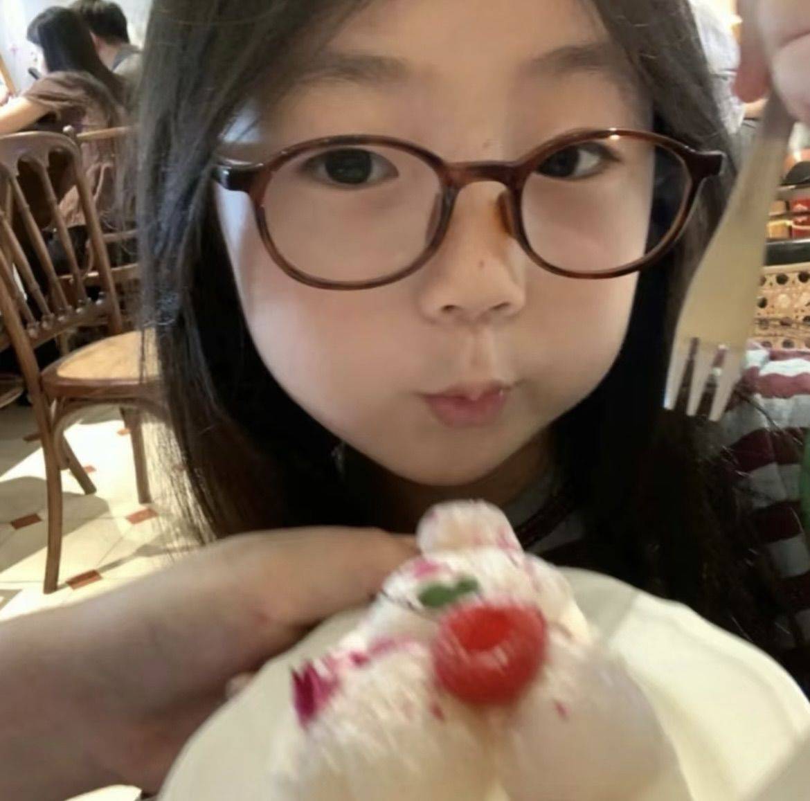 吃得饱饱