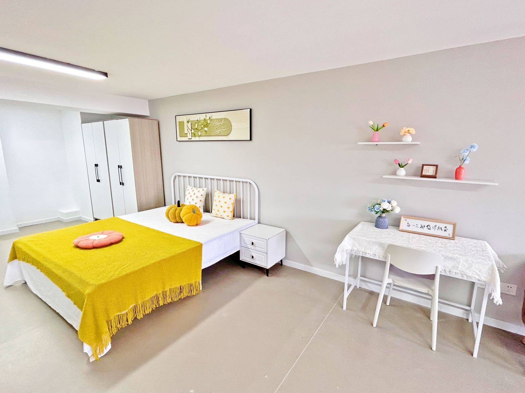 Cozy Home | Clean&Comfy | No Gender Limit | Hustle & Bustle | “Friends” | Chilled | LGBTQ Friendly | Pet Friendly
